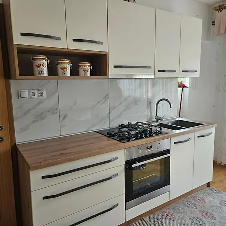 Apartma Cipresa شقة *